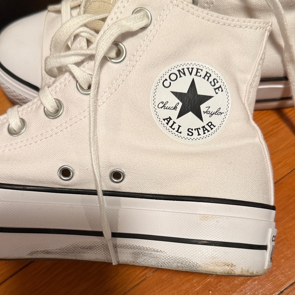 Converse White High Top Sneakers comes with box - Picture 7 of 9